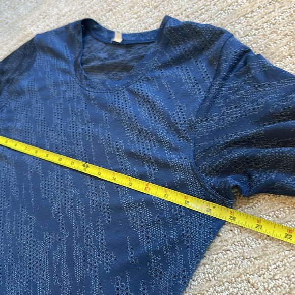 Lululemon Short Sleeve Relaxed Fit Swiftly? - Picture 4 of 5